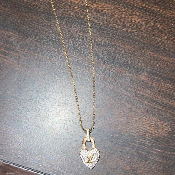Louis Vuitton Heart Shaped Necklace - Picture 3 of 3